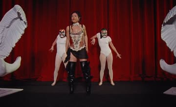 Night at the Opera by @its.emei 👺👺👺👺👺👺