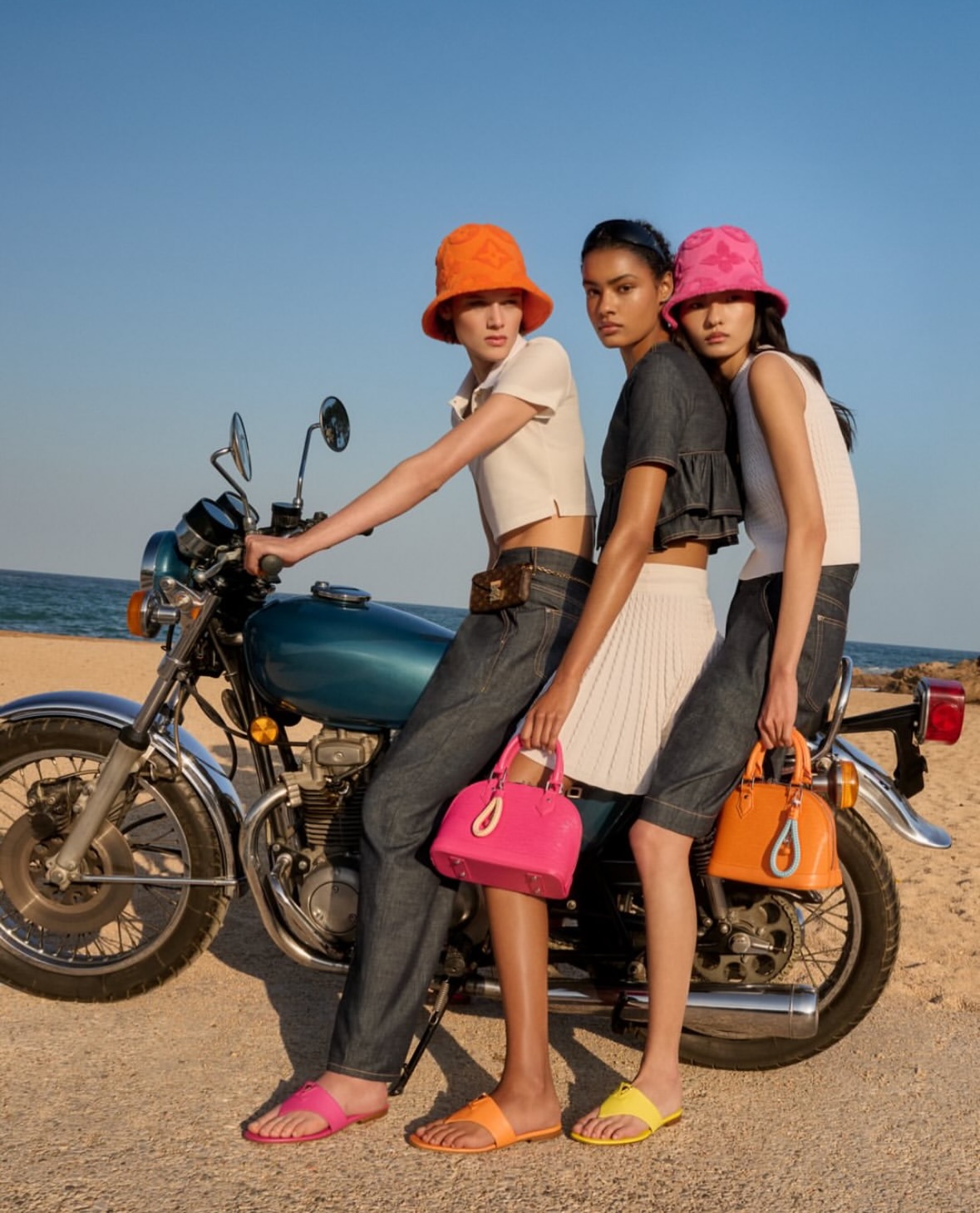 Louis Vuitton, Resort ’26
Photographed by Cass Bird 
Retouching by us

Credits: 
Photographer: @cassblackbird
Creative Direction: @look.inc 
Production: @onethirtyeightproductions 
Fashion Editor/Stylist: @marieameliesauve
Hair Stylist:  @stephanelancien 
Makeup Artist: @christinecorbel
Casting Director: @ashleybrokaw
Retouching and Post: @studio__rm