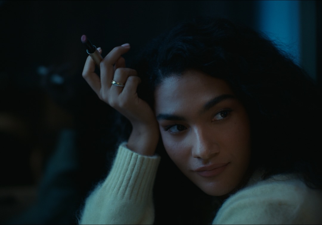 @hourglasscosmetics Phantom Blur Balm with @oliviadeano 

Director - Mat Jerrett @worksonpaper_
DP - Eoin McLoughlin ISC @eoinmcl 

Colour by @vladb.c at @studio__rm 
Exec Producer @mikecoley_culkin 
Producer @ellahill.jpg  @madeleineruthg 
Colour assists @alyssacollomedina  @danbrowncolour 
Flame op @jacklgs 

Stying - Simone Beyene @simonebeyene

Makeup - Celia Burton @celiaburtonmakeup

Hair - Sophie Anderson @sophie_jane_anderson

Founder and CCO - Carisa Janes

Creative Directors - Chiara Mestre and Mat Jerrett @chiaramestre @worksonpaper_

Producer - Rachel Evans @rachel.evans_

Hourglass Production - Elizabeth Winter and Jin Ngo ewinter18 @jimmyjngo 

Music - @dkscoring 

#colorgrading #davinciresolve #beauty