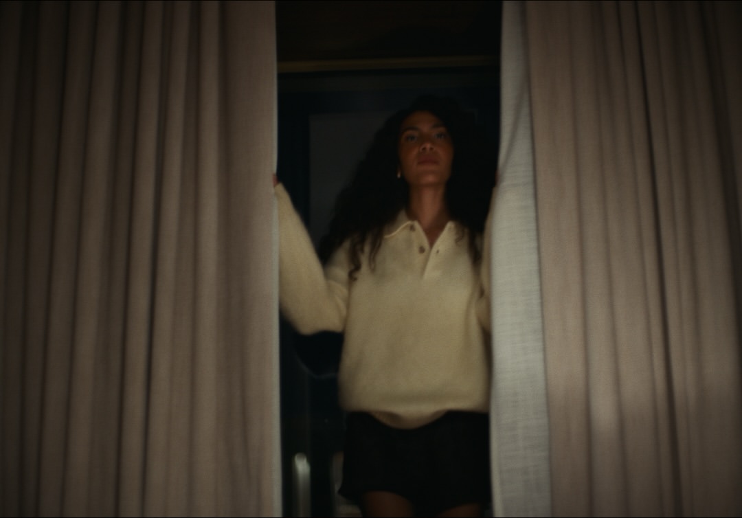 @hourglasscosmetics Phantom Blur Balm with @oliviadeano 

Director - Mat Jerrett @worksonpaper_
DP - Eoin McLoughlin ISC @eoinmcl 

Colour by @vladb.c at @studio__rm 
Exec Producer @mikecoley_culkin 
Producer @ellahill.jpg  @madeleineruthg 
Colour assists @alyssacollomedina  @danbrowncolour 
Flame op @jacklgs 

Stying - Simone Beyene @simonebeyene

Makeup - Celia Burton @celiaburtonmakeup

Hair - Sophie Anderson @sophie_jane_anderson

Founder and CCO - Carisa Janes

Creative Directors - Chiara Mestre and Mat Jerrett @chiaramestre @worksonpaper_

Producer - Rachel Evans @rachel.evans_

Hourglass Production - Elizabeth Winter and Jin Ngo ewinter18 @jimmyjngo 

Music - @dkscoring 

#colorgrading #davinciresolve #beauty