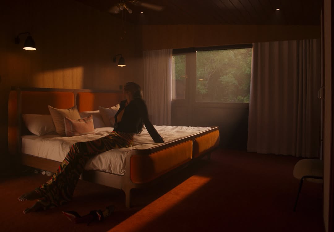 @charliejeer
SO GOOD - out everywhere
Song production: @benstancombe
Video Director: David J East @daveast
Producer: Aleisha Digby @aleisha_digby
Production Co: Studio Evergreen x Imagine This @studio.evergreen @imaginethis.studio
Production Manager: Smera Kumar @herroyalspiceness
1st AD: Billy French @billy__french
2nd AD: Oscar Maher @oscar__maher
Prod Runner: Jasper Cairns @jaspee0
DOP: Ruaraid Achilleos @ruaraid_achilleos
1st AC: Ernest Tu @not.ernesttu
Sound: Paul O’Hare
BTS: Ben Hughes @benhughes
Gaffer: Tom Nowell @runlight_film
Spark: David Moga @david_moga13
Edit: Dave Warren @davewarrenediting
Grade: Studio RM @studio__rm
Colourist: Vlad Barin @vladb.c
Exec Producer: Mike Coley @mikecoley_culkin
Producer: Maddie Godsill @madeleineruthg
CJ Stylist: Eden Lovesee-Clark @edenloveseeclark_stylist
CJ Styling Assist: Zimi Robinson-Shah @z1m1i
CJ Styling Assist: Adela Novakova @adel.a.novak
SA Hair: Peter Lux peterluxhair
SA MUA: Alex Babsky @babskymakeup
SA Stylist: Rebecca Corbin Murray @rebeccacorbinmurray
SA Styling Assist: Chloe McCarty @chloe_j_mccarthy
Winnebago: Steve Colgrave
Action Vehicle: Hardeep Singh
Commissioner: Kim Jarrett @kimjarrett_
Management: Thor Sutherland @thor_suth@wayoutmusicgroup
Capitol MD: Tom Paul @tomnotpaul
CJ Marketing: Ciara Mohammed ciarazmo & Helen Flemming hcfleming
SA Marketing: Roz Shepperd @rozshepperd
SA Creative: Charlotte Jaeger @charlotte.jaegs
#musicvideo #promo #colorgrading #davinciresolve #cinematography