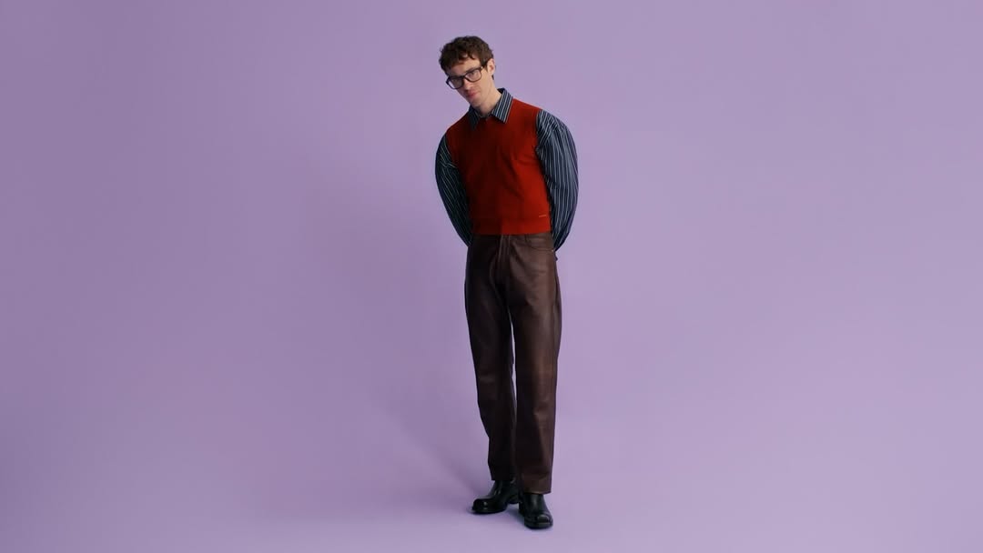 @versace - Fall/Winter 2026 Eyewear starring @josephquinn 👓🕶️
|
Creative Director: @ferdinandoverderi
|
Editor: @federicosaenzrecio
Colour: @studio__rm
Colourist: 👋🏻
Colour Producer: @madeleineruthg 
Exec Producer: @mikecoley_culkin 
|
Retouch: @process_post_production
Retouch: @b.art.vfx for @societypost.house
|
Post: @societypost.house
Post Producer: @violabelgioiosomartini @hopeloughrey
Online Editors: @joseortegax @collagebychessie @makio.ks @filmbyseun