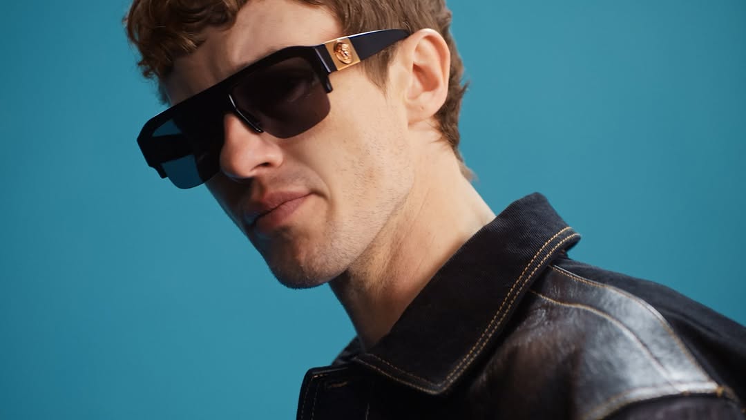 @versace - Fall/Winter 2026 Eyewear starring @josephquinn 👓🕶️
|
Creative Director: @ferdinandoverderi
|
Editor: @federicosaenzrecio
Colour: @studio__rm
Colourist: 👋🏻
Colour Producer: @madeleineruthg 
Exec Producer: @mikecoley_culkin 
|
Retouch: @process_post_production
Retouch: @b.art.vfx for @societypost.house
|
Post: @societypost.house
Post Producer: @violabelgioiosomartini @hopeloughrey
Online Editors: @joseortegax @collagebychessie @makio.ks @filmbyseun