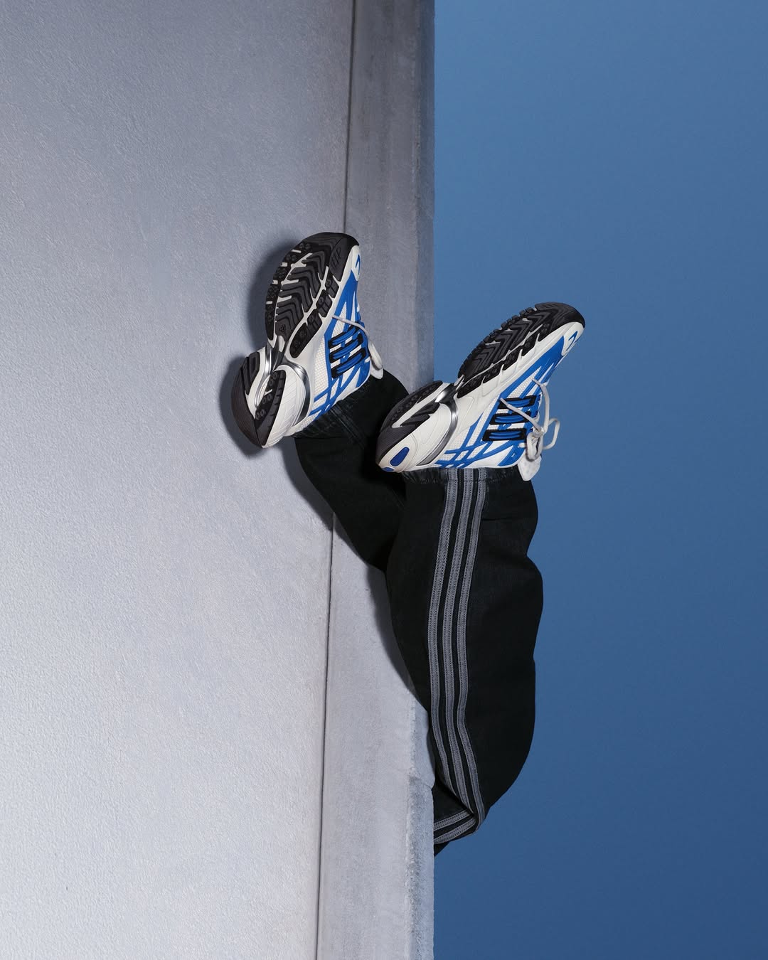 Film & Stills for Adidas ‘XLG’ photographed and directed by Adam Powell
@adidasoriginals
Photographer & Director: @a_damp_owl
DOP: @jakemoore
Stylist: @celestinecooney
Set Designer: @dear.fucking.love
Movement Director: @tompintos
Creative
Group Creative Director: @drawren
Senior Creative: @stokton
Production
Senior Creative Producer: @jodietarleton
Senior Account Manager: @katy_cogan
Creative Producer: @aleshalonnkvist_
Studio RM Credits:
Edit: @benfitz
Grade: @vladb.c
Flame & Online @studio__rm
Stills Retouching: @f.v.b_retouch Adam Cook @danneaves_retoucher
Exec Producer: @mikecoley_culkin
Motion Producer: @madeleineruthg
Stills Producer: @ellajcousins_