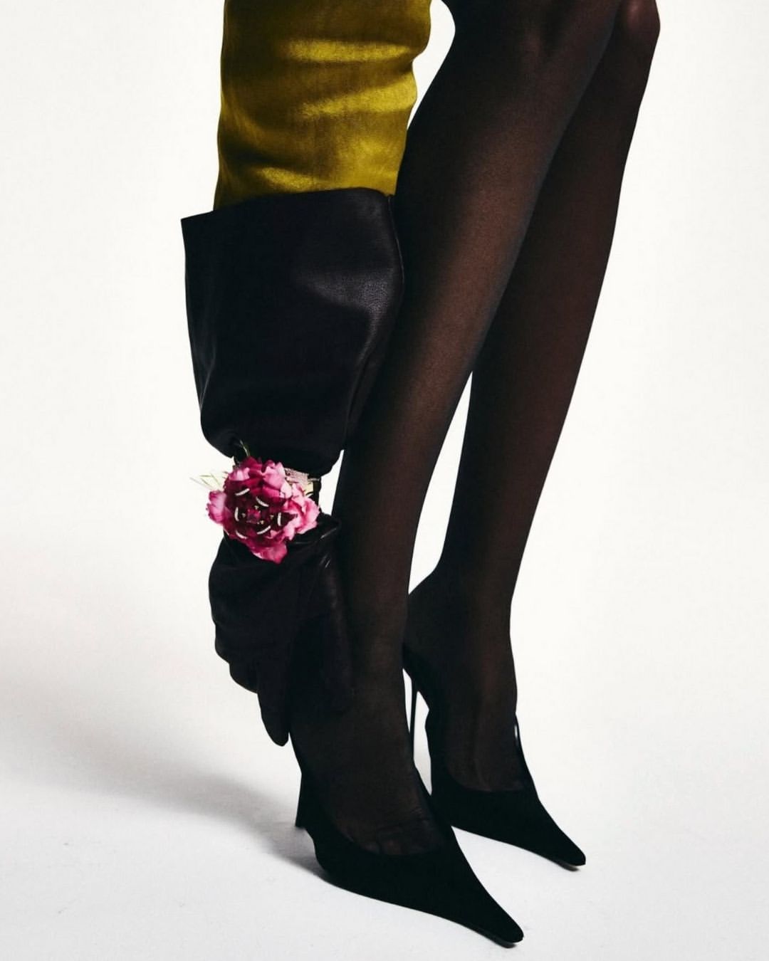 Vogue Arabia @voguearabia High Jewellery Story ‘Leaning on Beauty’ in Sept 2025 Issue, shot in Paris.

Starring Nour Rizk @nourrizkofficial at Silent

Head of Editorial Content: Manuel Arnaut
Art Director: Thomas Usher
Senior Fashion Editor: Mohammad Hazem Rezq
Visuals Editor: Jody Fathalla

Photographer: Rocio Ramos
Photo Assistant: Laurent Friquet
Digi Op: Reda Choubai
Stylist: Joana de la Fuentes
Styling Assistant: Laura Aguilera
Styling Assistant: Martina Coco
Make-up Artist: Amelie Moutia at Capsule Agence
Hair Stylist: Olivier Lebrun at Airport Agency

Executive Producer: Alex Aalto at AALTO
Senior Producer & Casting Director: Melissa Scott at AALTO
Producer: Jack So at AALTO
Producer – Art Buying: Jimi Agboola at AALTO
Production Coordinator: Sasha Donnellan at AALTO
Production Team: Yungyung Ku
Production Team: Roey Pang

#voguearabia #highjewellery#aaltoproduction #aaltoshoot#paris #parisfashionweek #studiodaguerre #parisphotographer #studiophoto #studiophotoparis #photography
#photoshoot #photographer #photooftheday #photo #studio #portrait #model #photoshop
#fashionphotography #art #photographylovers #photomodel