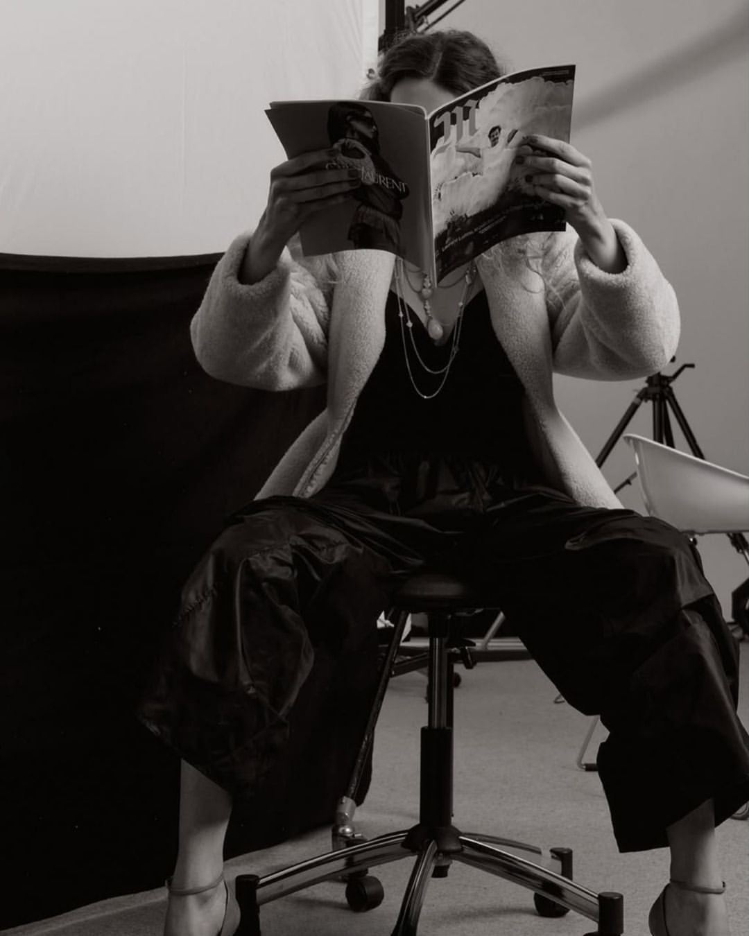 Behind the scene pour @m_magazine dans notre studio Le Grand 👀✨

📸@kaylaconnors 
Stylisme @ally.macrae 
@lotablaskovic @charlottelucyboggia @christian_eberhard @sandrinecanobock @alexfeller @ben_grimes_casting 

#studiodaguerre #parisphotographer #studiophoto #studiophotoparis #photography
#photoshoot #photographer #photooftheday #photo #studio #portrait #model #photoshop
#fashionphotography #art #photographylovers #photomodel