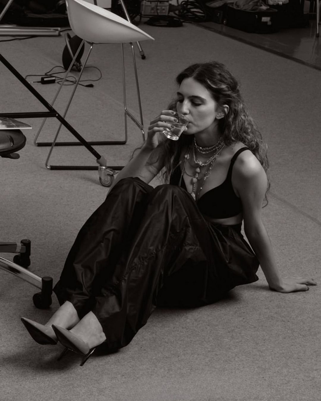 Behind the scene pour @m_magazine dans notre studio Le Grand 👀✨

📸@kaylaconnors 
Stylisme @ally.macrae 
@lotablaskovic @charlottelucyboggia @christian_eberhard @sandrinecanobock @alexfeller @ben_grimes_casting 

#studiodaguerre #parisphotographer #studiophoto #studiophotoparis #photography
#photoshoot #photographer #photooftheday #photo #studio #portrait #model #photoshop
#fashionphotography #art #photographylovers #photomodel