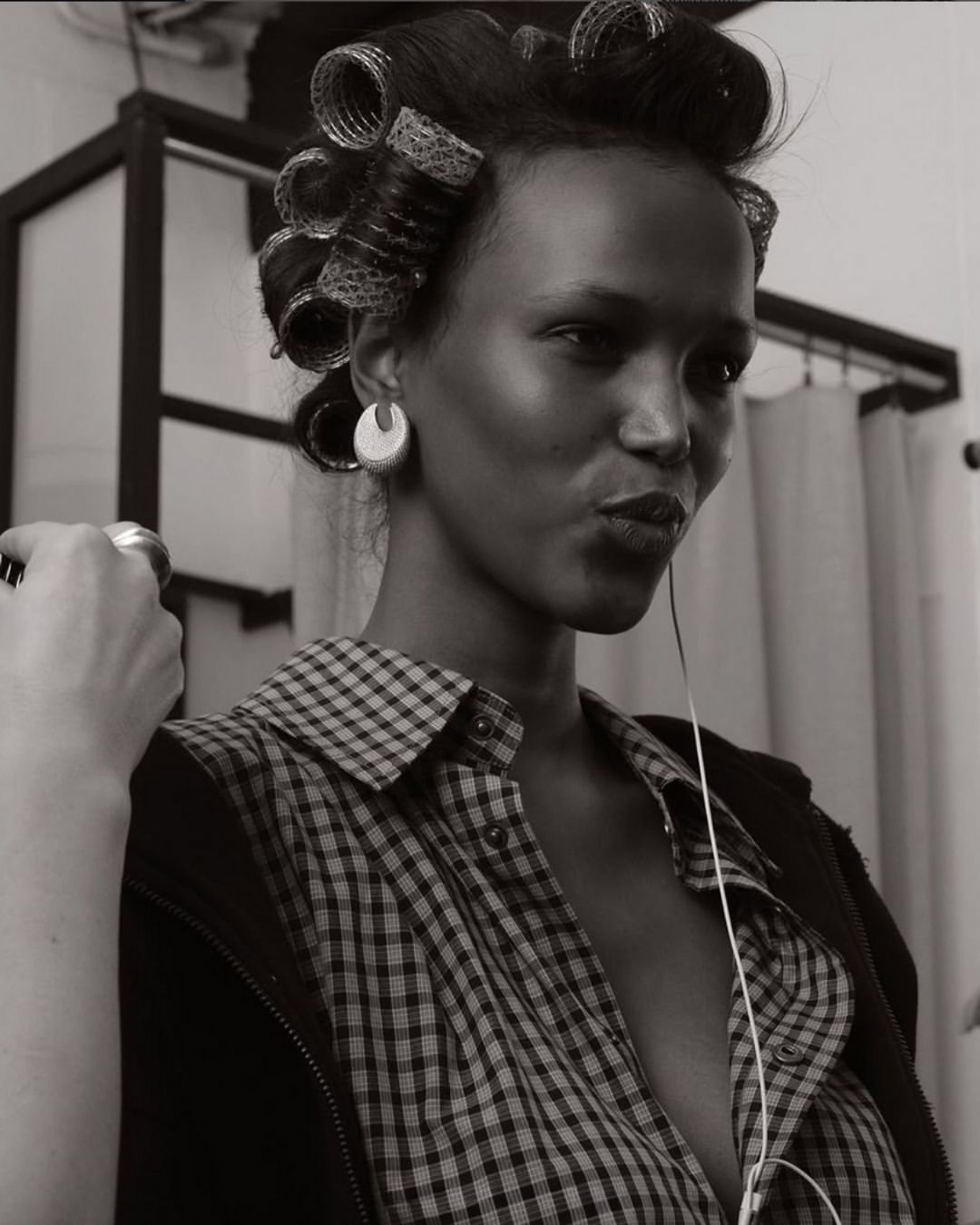 Behind the scene pour @m_magazine dans notre studio Le Grand 👀✨

📸@kaylaconnors 
Stylisme @ally.macrae 
@lotablaskovic @charlottelucyboggia @christian_eberhard @sandrinecanobock @alexfeller @ben_grimes_casting 

#studiodaguerre #parisphotographer #studiophoto #studiophotoparis #photography
#photoshoot #photographer #photooftheday #photo #studio #portrait #model #photoshop
#fashionphotography #art #photographylovers #photomodel