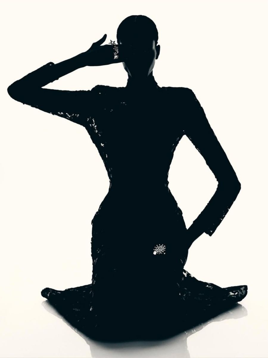 Skarla Ali / GRAZIA’s 23rd print edition, Octobe...