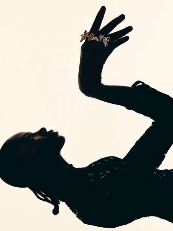 Skarla Ali / GRAZIA’s 23rd print edition, O...