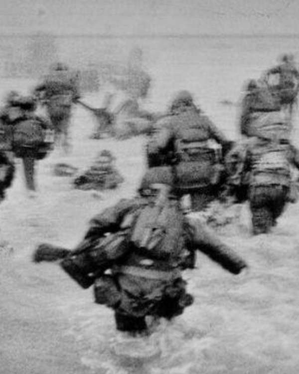 Robert Capa, pseudonyme d'Endre Ernő Friedm...