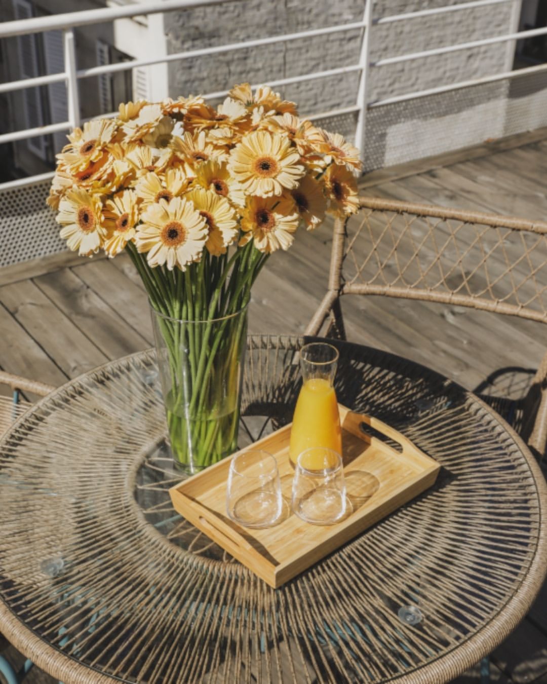 Venez chiller et vous restaurer sur notre terrasse ☀️🌿

Installez-vous confortablement, profitez du soleil, d’une ambiance détendue et d’un bon moment hors du temps. Que ce soit pour une pause déjeuner, un café, notre terrasse est l’endroit parfait pour lever le pied et savourer l’instant.

Une vraie pause du midi, dehors, au calme ✨

#studiodaguerre #parisphotographer #studiophoto #studiophotoparis
