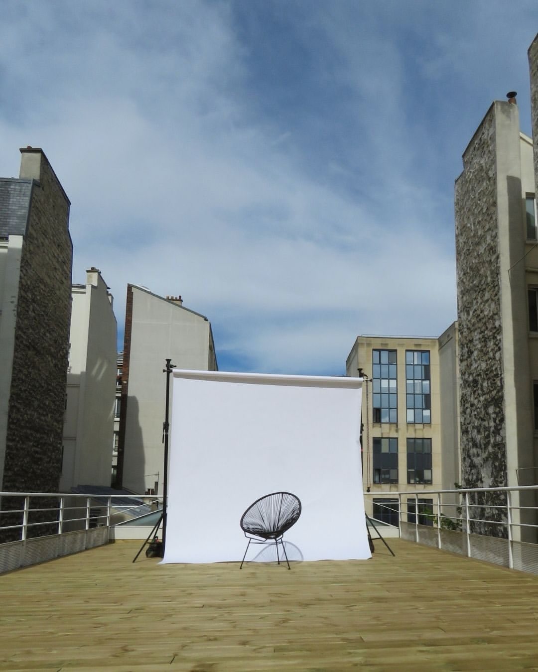Les beaux jours reviennent ☀️ Profitez-en pour venir shooter sur notre superbe terrasse, baignée de lumière et parfaite pour vos créations. Entre ambiance élégante, décors naturels et atmosphère détendue, c’est l’endroit idéal pour donner vie à vos projets photo ou vidéo.

On vous attend pour capturer ensemble cette nouvelle saison 🌿📸

#studiodaguerre #parisphotographer #studiophoto #studiophotoparis