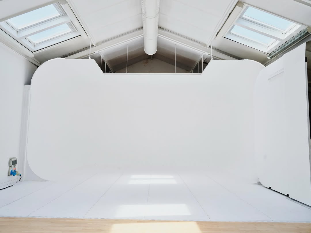 Studio 2
Update plateaux ✨
Fenêtres neuves & climatisation installée.

Studio update 
New windows & air conditioning installed.