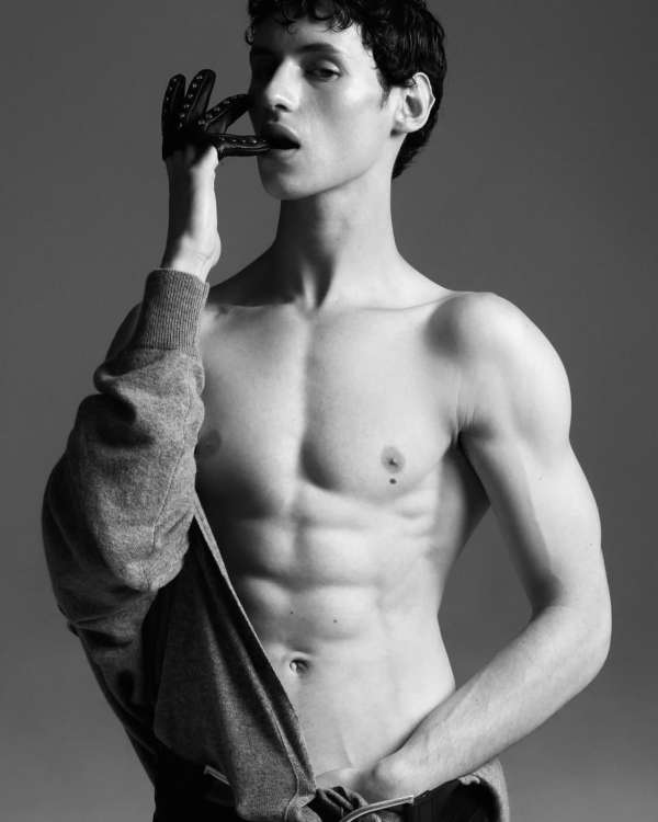 SILHOUETTE MAG x Timothy Schaumburg • Studi...