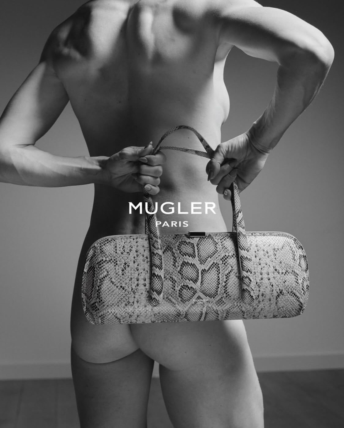 Campagne MUGLER x Chris Lensz • Studio 3

The first handbag campaign under the creative direction of Miguel Castro Freitas. A study of sculpted sensuality and strength.

#photostudio #studiophotography #photostudioparis #photoshoot #fashionphotography #editorialshoot #behindthescenes #parisphotography #fashioneditorial #creativeproduction #onset