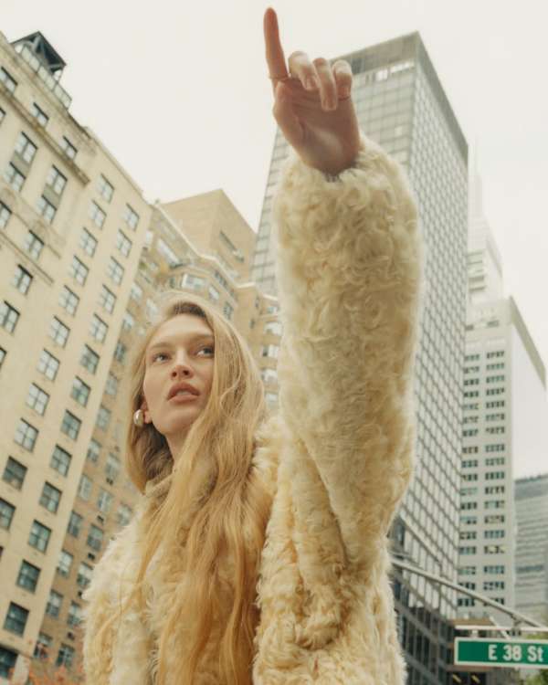 Astrid by Wade Schaul for Simuero.