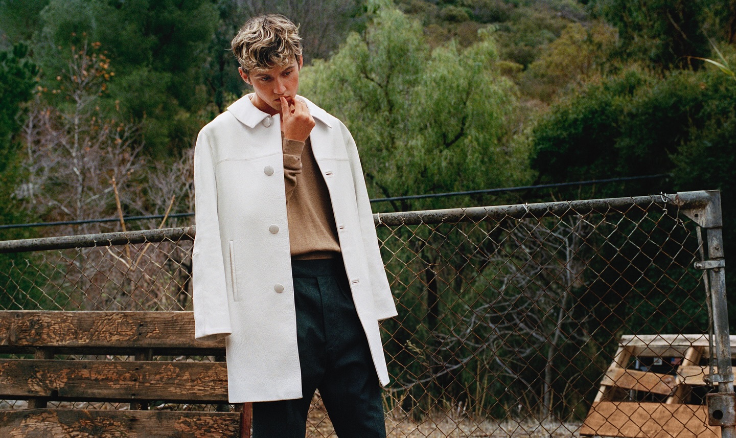 @troyesivan in @prada on the cover of @iconmagazine

Talent: @troyesivan
Photographed by @brett_lloyd
Styled by @marcforne
Hair: @jerrodrobertshair
Makeup: @loftjet
Set Design: @dylanlynchstudio
Video: @seadogcrew
Location: #LastOutpostRanch
Post Production: @imagine.ldn

ICON, Editor in Chief: @andreatenerani
ICON, Creative Director: @lucastoppinistudio
ICON, Fashion Director: @edoardocaniglia

Production by @themorrisongroup