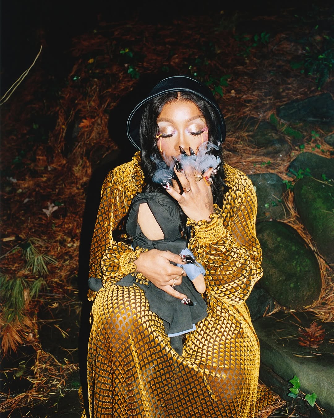 @sza for the cover of @interviewmag’s summer issue

Talent: @sza
Photographed by @xiangyu_liu
Styled by @melzy917
Hair: @turnbullhair
Makeup: @deelishdeanna @naezrahlooks
Nails: @tomonyan55
Set Design: @nicholasdesjardins
Tailor: @carol_ai_studio
Thor (Goat) Courtesy of @karasteffensen

Production by @themorrisongroup