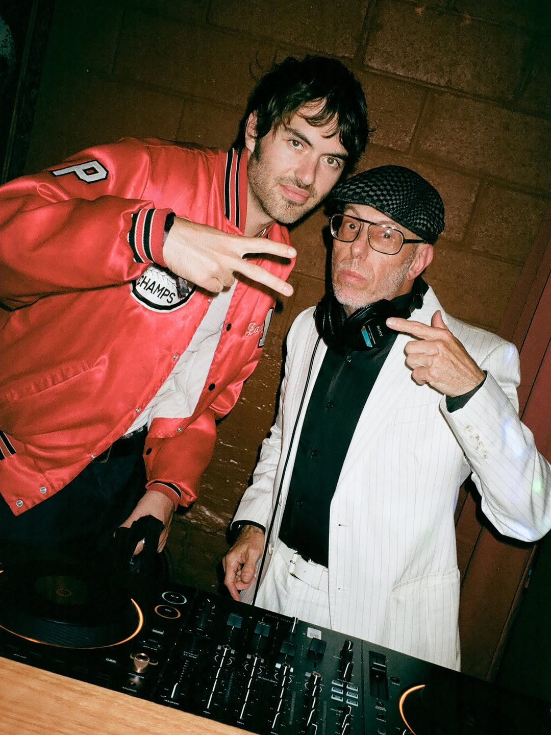 @darrenaronofsky’s @caughtstealingmovie NYC Premiere After Party

Photography: @mweinbergerr
Munchies: @dimsumgogo @katzsdeli @russanddaughters @famous_sammys @veselkanyc
@joespizzanyc
DJs: @djsirshorty @fcukers__
Location: @therippleroomnyc
Special Thanks: @protozoapictures

Production by @themorrisongroup