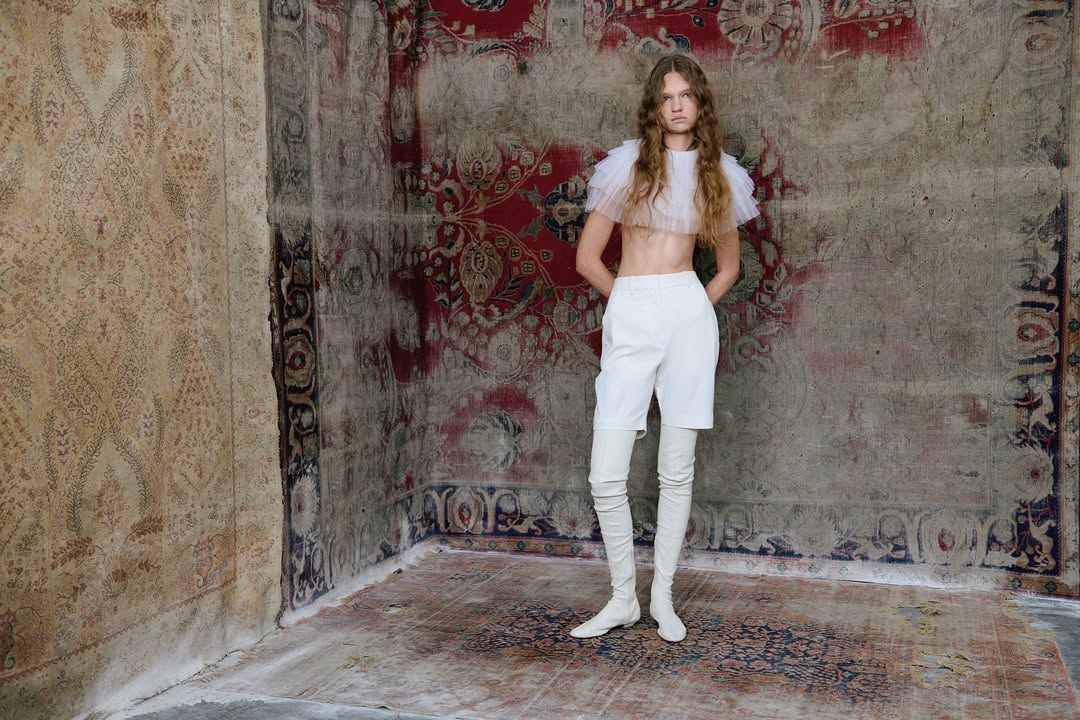 @mel___usine’s debut collection & SS26 lookbook

Photographer: @gwentrannoy
Stylist: @julieragolia @nevermindagency_
Model: @emma.blackford.g @suprememgmt
Hair: @junyahair @streetersagency
Makeup: @yad1m @artpartner
Set Design: @gerardsantos_ @lalalandartists
Casting Director: @ben_grimes_casting @driverepresents
Collection Coordination: @byignatius @angiecakez @fvcesofnewyork
Location: @splashlightstudios
Post Production: @camerin.stoldt

Production by @themorrisongroup