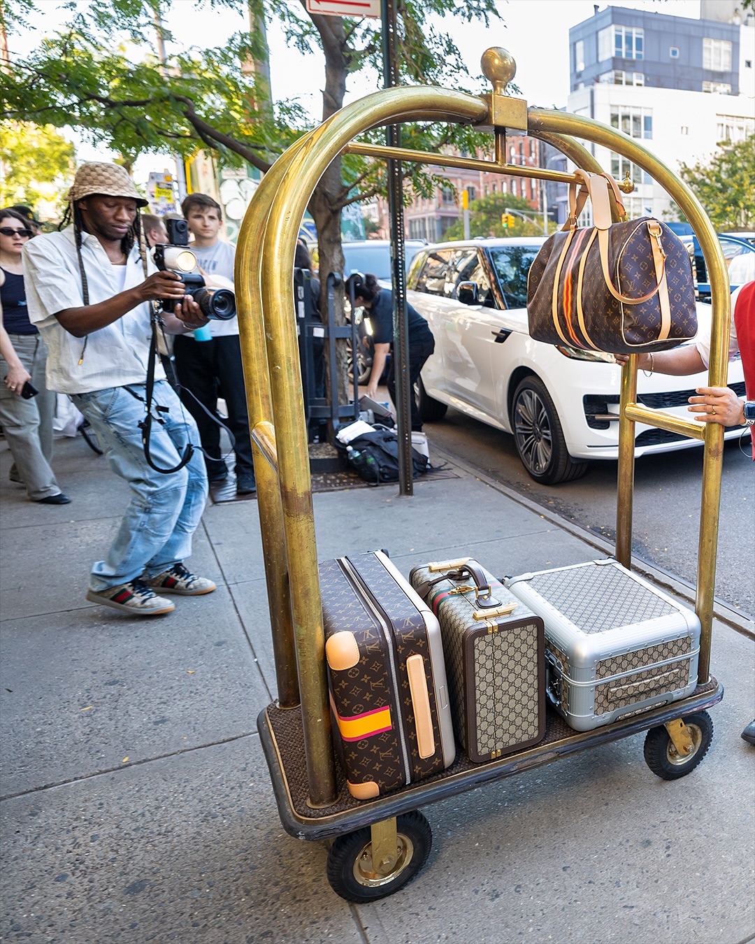 @ariana_greenblatt for the cover of @cosmopolitan

Photographer: @greenfield_lauren
Stylist: @branduh
Hair: @marcmena
Makeup: @steviehuynh
Nails: @julieknailsnyc
Paparazzi: @blayzenphotos @josiahwphotos
Location: @boweryhotel

COSMO, Editor-in-Chief:@willahbennett
COSMO, Creative Director: @samantha_adler
COSMO, Senior Entertainment Director: @maxwelllosgar
COSMO, Visual Director: @scottmlacey
COSMO, Senior Visual Editor: @emilyadar
COSMO, Associate Visual Editor: @simply.toto

Production by @themorrisongroup