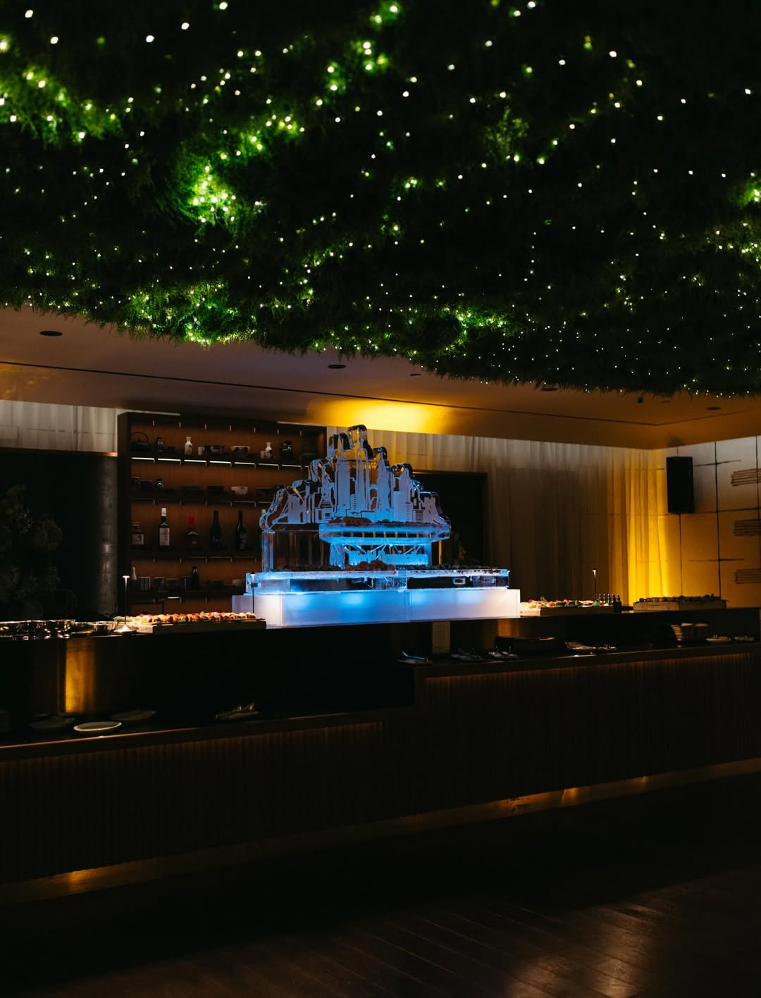 @highgatehotels holiday party at @theknicknyc

Set Design & Florals: @gett_line
Lighting: @lowres.co
DJ: @omgprkr
Performer: @bouncebyelena @bwaybooker
A/V: @paradox_productions_ny

Creative + Production by @themorrisongroup