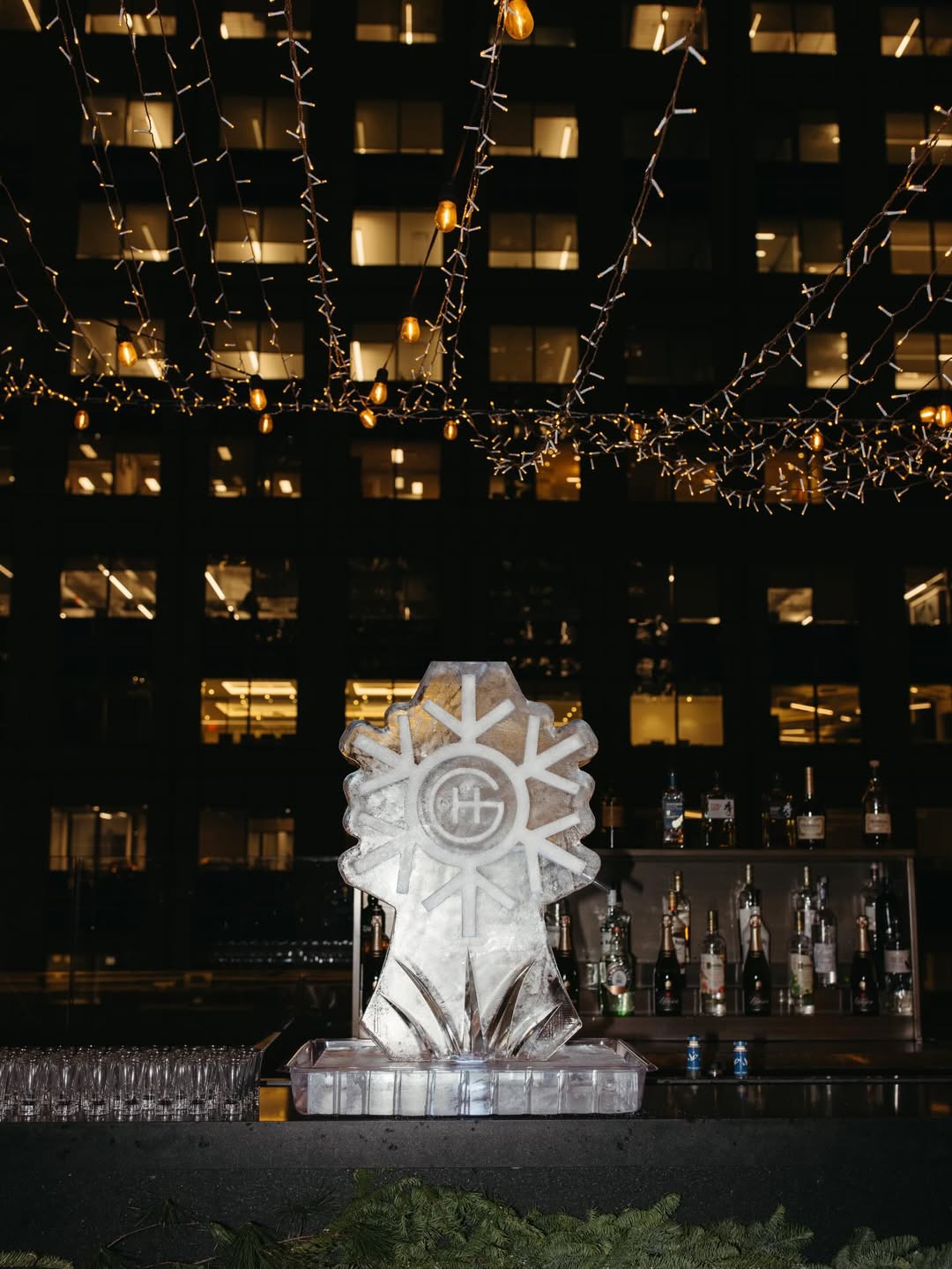 @highgatehotels holiday party at @theknicknyc

Set Design & Florals: @gett_line
Lighting: @lowres.co
DJ: @omgprkr
Performer: @bouncebyelena @bwaybooker
A/V: @paradox_productions_ny

Creative + Production by @themorrisongroup