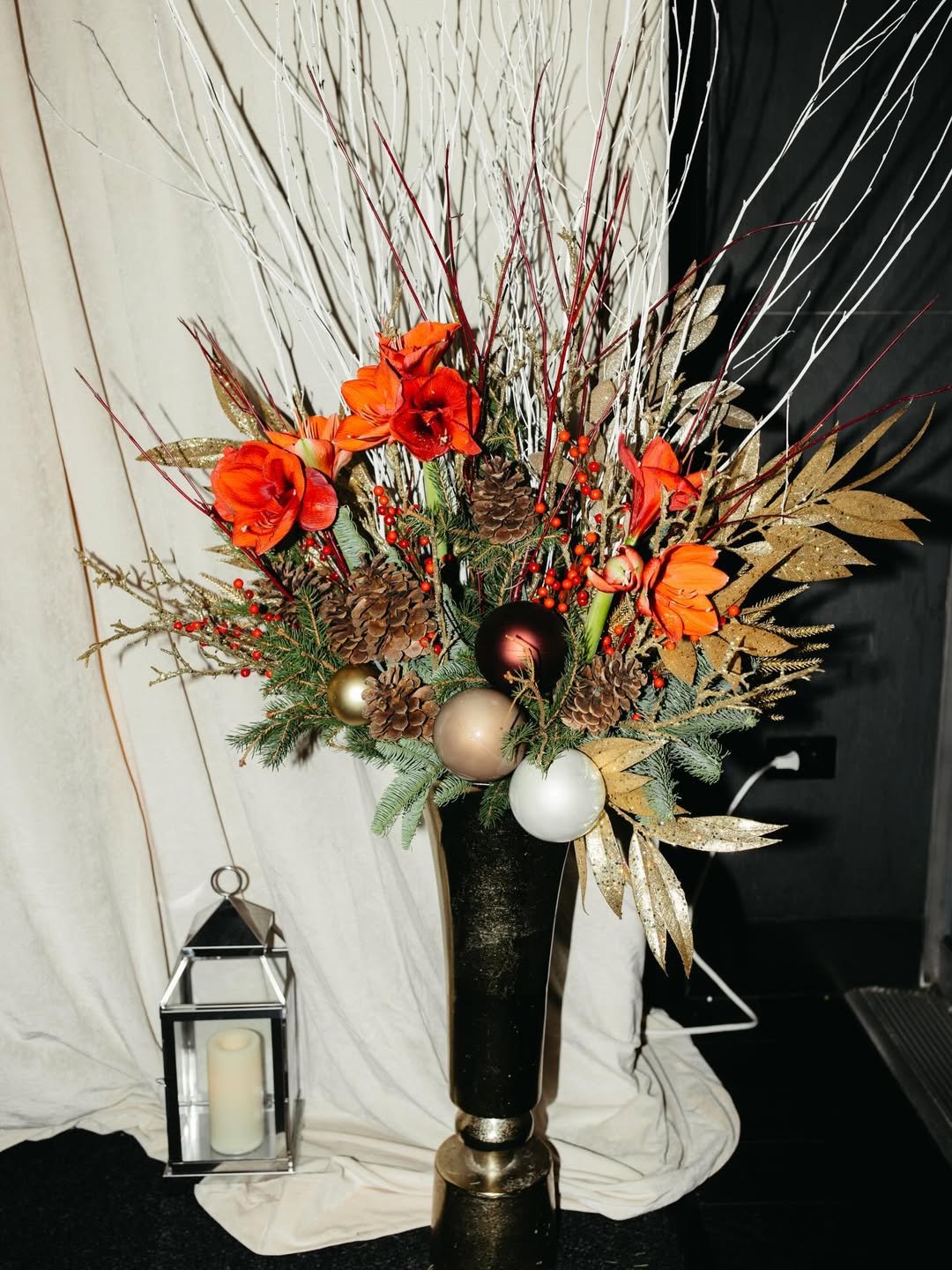 @highgatehotels holiday party at @theknicknyc

Set Design & Florals: @gett_line
Lighting: @lowres.co
DJ: @omgprkr
Performer: @bouncebyelena @bwaybooker
A/V: @paradox_productions_ny

Creative + Production by @themorrisongroup