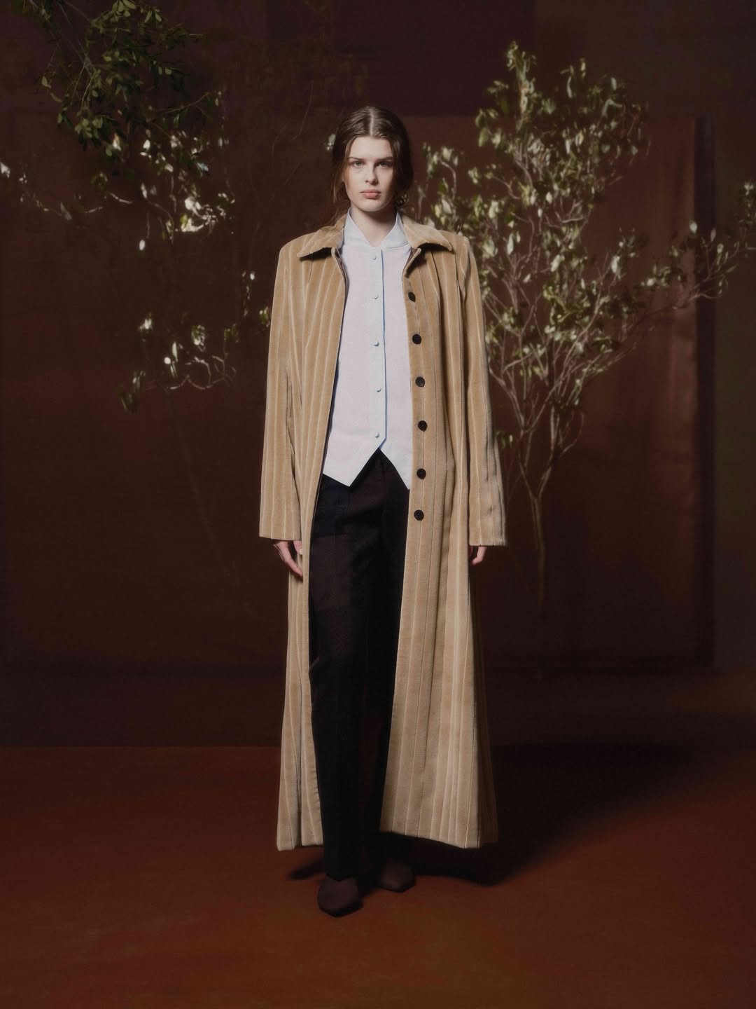 @mel___usine - Fall/Winter 2026
Photographer: @bettinapittaluga
Stylist: @julieragolia
Model: @kennamusel
Hair: @system7hide
Makeup: @whittanyrobinson
Set Design: @gerardsantos_
Casting Director: @ben_grimes_casting @driverepresents
Collection Coord: @byignatius @angiecakez
Studio Assistant: @chloelacombe
PR + Brand Development: @etagere_pr
Location: @idealglass_studios
Post Production: @thomas_geoffray
Production by @themorrisongroup