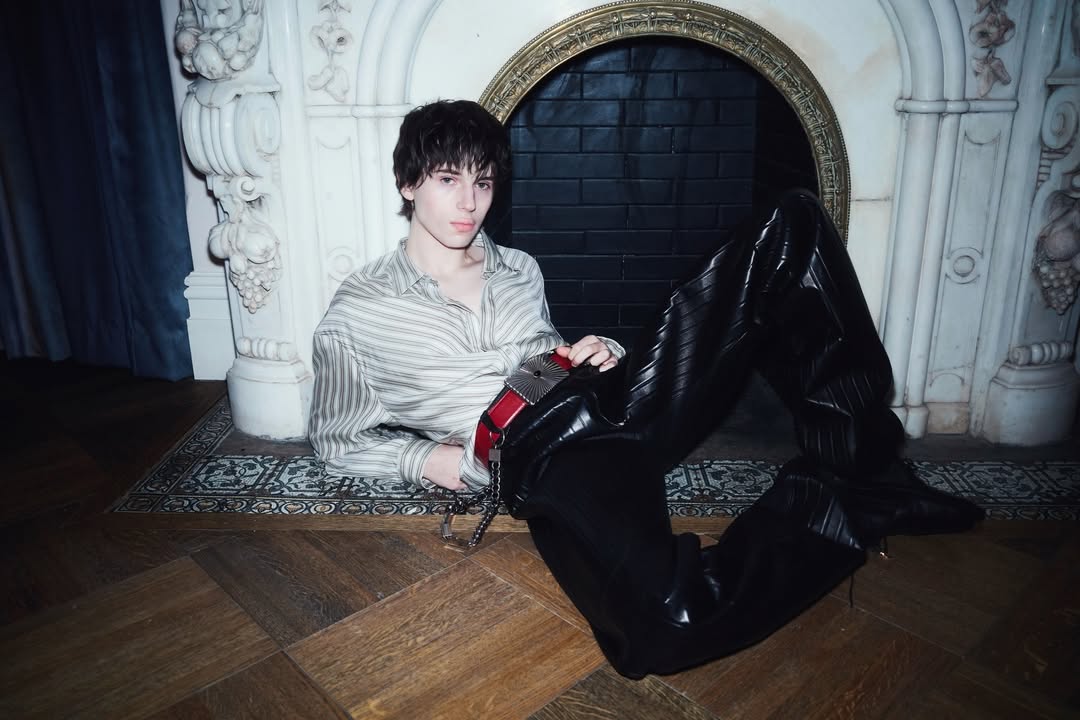 The best of nyc for @i_d’s SS26 print issue with @osamason @indiabradleyy @nrips @julianwolfstoller
Photographer: @morgan.maher
Stylist: @stellaluciadeopito
Text by @nrips
Hair: @kevinryanhair
Makeup: @kuma1206
Location: @hotelchelsea
i-D, Editor-in-Chief: @thomthomclub
i-D, Global Image Director: @_mq______
i-D, Global Editorial Director: @steffyotka
i-D, Global Fashion Director: @clare_byrne
i-D, Entertainment Editor: @douglasgrnwd
Production by @themorrisongroup