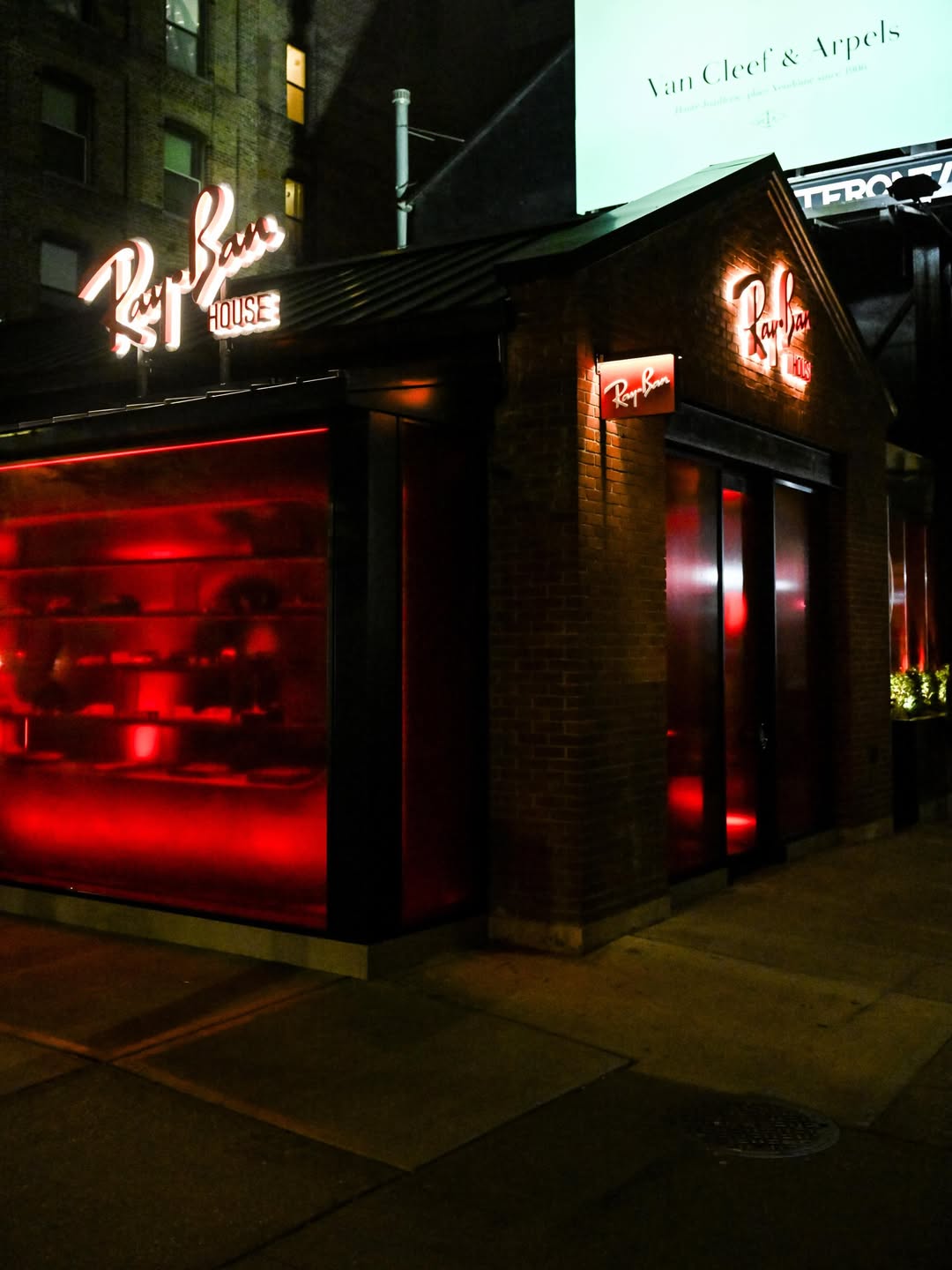 A met-gala afterparty to celebrate the opening of the @rayban house

Photographer: @m_voelkel
DJs: @oscarandthewolf & @daniela_lalita
A/V: @ashley.systems
PR: @karlaotto

Production by @themorrisongroup