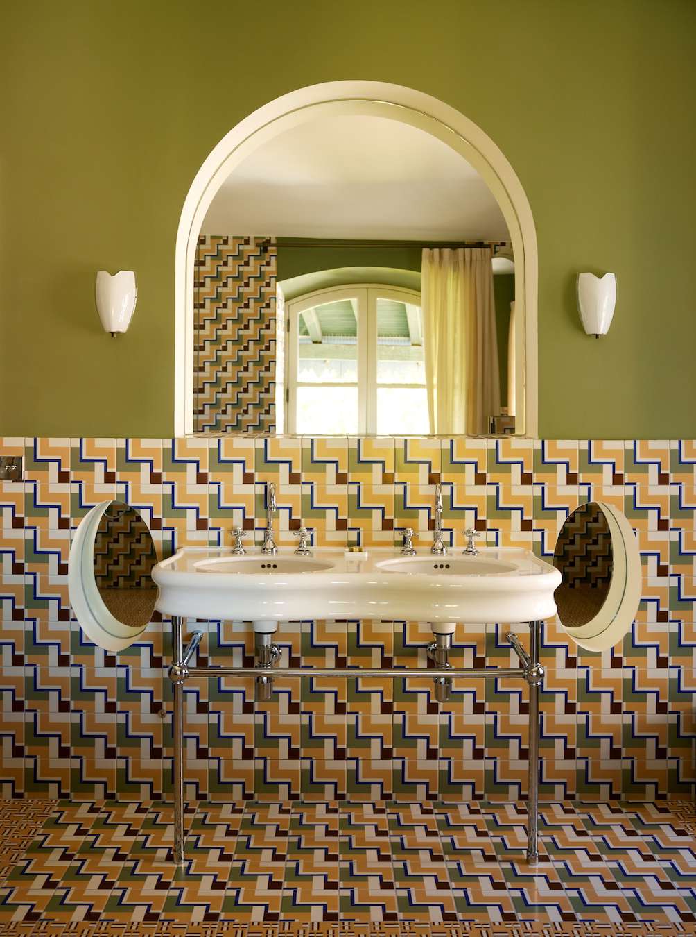 Laure Joliet X HTSI Oct. 25