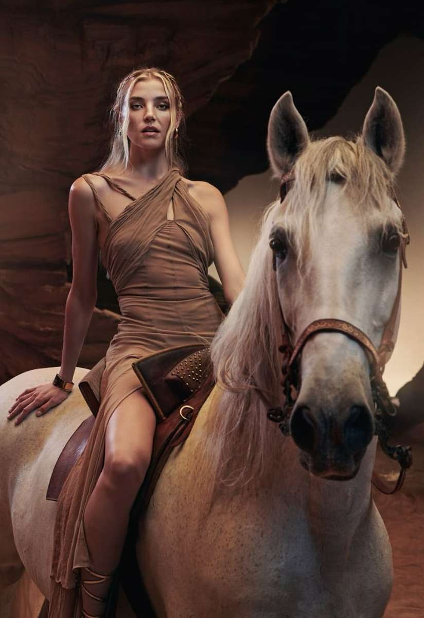 <a href="/charlie-surbey">Charlie Surbey</a> X Rachel Hilbert for GODIVA <span style="text-transform: none; white-space: nowrap;">Dec. 25</span>