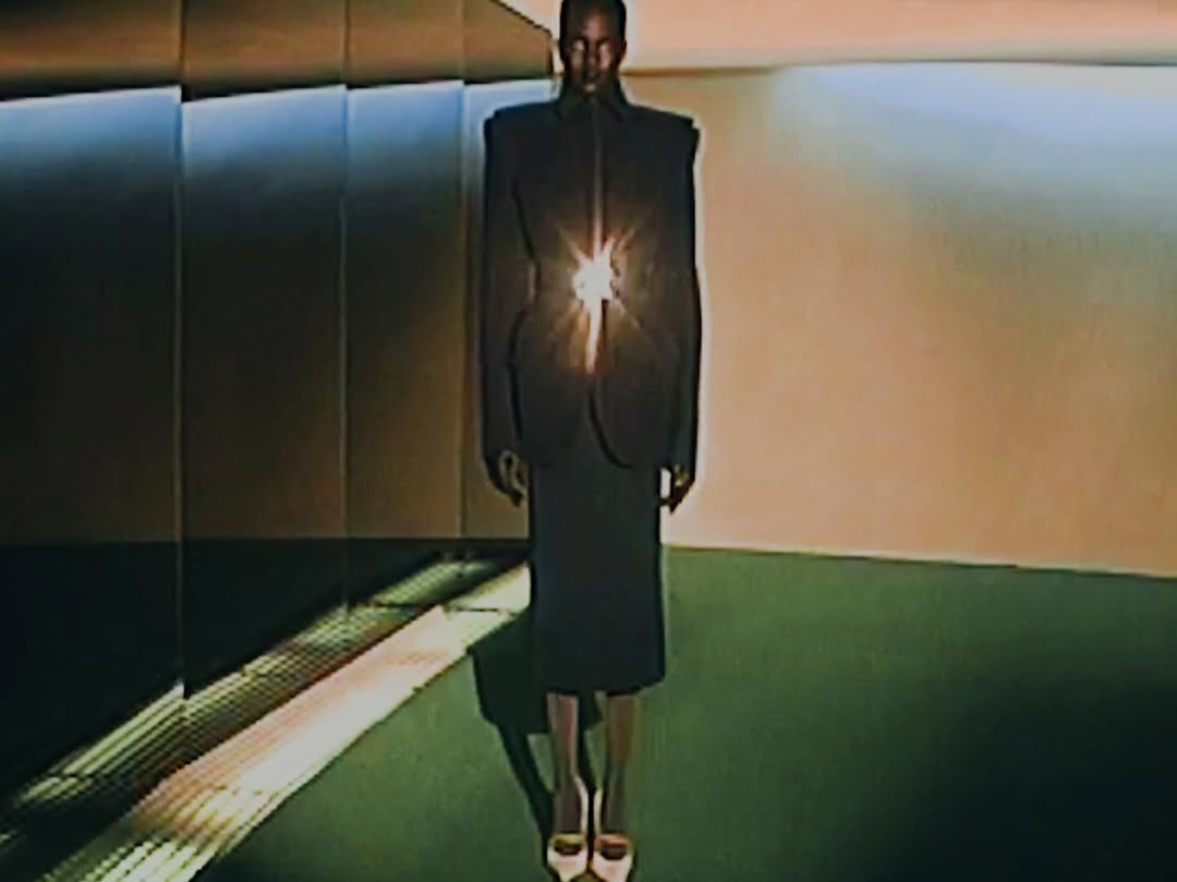 Mugler
Creative Director Miguel Castro Freitas
Film Director Casper Sejersen
Director of Photography Errol Rainey
Stylist Eva Silatsa
Talent Aluel Keror
Groomer Hicham Ababsa
Produced by Town
Shot in Paris, France
Special thanks to Espace Niemeyer
#Mugler #CasperSejersen #commercial #production #townproductions #photography #Paris