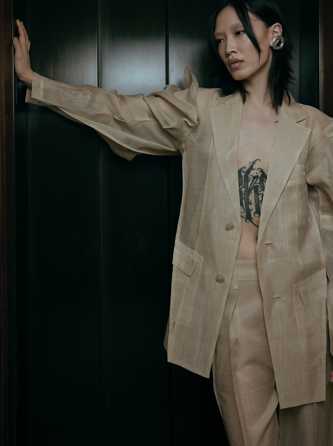 Chenyin Qi by Carla Guler 📸

#photographer @carlaguler 
#model @thetall.7 @theindustryny 
#dop @anartyfeck
#styling @tatianacinquino
#makeup @andrea_tiller
#hair @stefano_greco
#manicurist @tipsxtara
@jaysonedwardcarter
@henrylopezphotography
#casting by us @urbancastingnyc 

#modelcasting #casting #nyfw #newyork #editorial