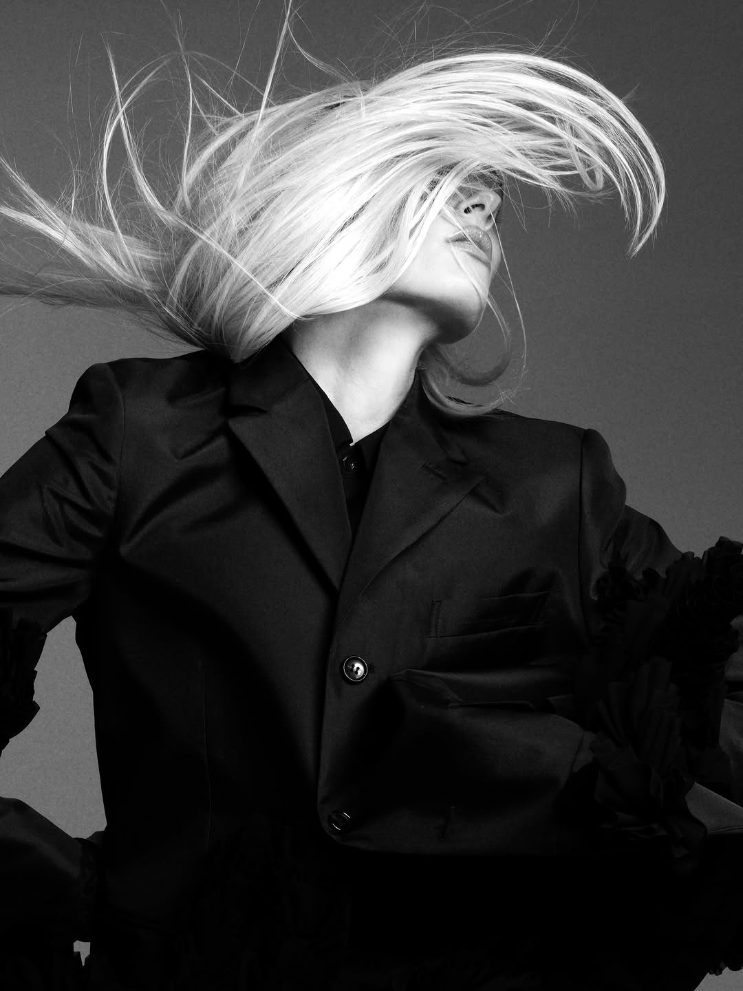 FALLING with @alicja captured by @stocktonjohnson for @numero_netherlands
Photographer/ Director - Stockton Johnson @stocktonjohnson
Model - Ala Tubilewicz at Women @alicja @womenmanagementny
Stylist - Elanur Erdogan at Forward Artists @dobs_ny @forwardartists
Hair - Peter Gray at Home Agency @petergrayhair @homeagency
using @owayusaofficial and @easihairpro
Makeup - Steven Canavan at L’Atelier @stevencanavanbeauty @lateliernyc
using @chanel.beauty
Casting - Urban Casting @urbancastingnyc
DP - John Engstrom @johnengstrom_dp
Photo Team - Andrew Bridge @andylandnyc
Styling Team - Vian Nguyen @littleoldvi
Hair Team - Arianna Lombardo @hairninja_ari
Studio - Flug NYC @theflug