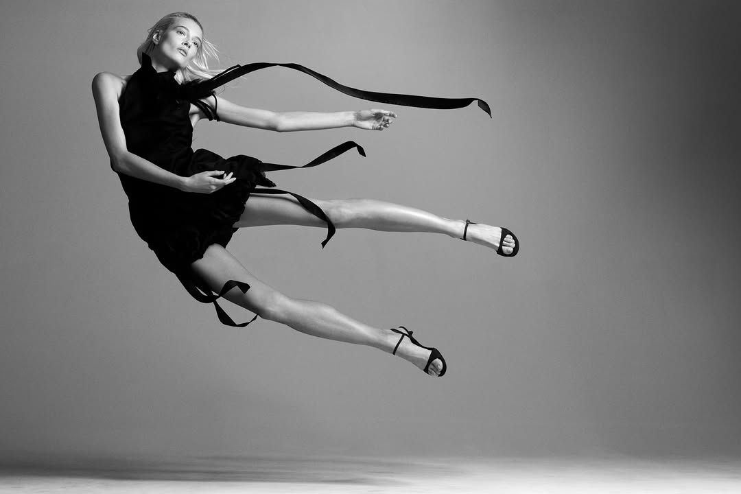 FALLING with @alicja captured by @stocktonjohnson for @numero_netherlands
Photographer/ Director - Stockton Johnson @stocktonjohnson
Model - Ala Tubilewicz at Women @alicja @womenmanagementny
Stylist - Elanur Erdogan at Forward Artists @dobs_ny @forwardartists
Hair - Peter Gray at Home Agency @petergrayhair @homeagency
using @owayusaofficial and @easihairpro
Makeup - Steven Canavan at L’Atelier @stevencanavanbeauty @lateliernyc
using @chanel.beauty
Casting - Urban Casting @urbancastingnyc
DP - John Engstrom @johnengstrom_dp
Photo Team - Andrew Bridge @andylandnyc
Styling Team - Vian Nguyen @littleoldvi
Hair Team - Arianna Lombardo @hairninja_ari
Studio - Flug NYC @theflug
