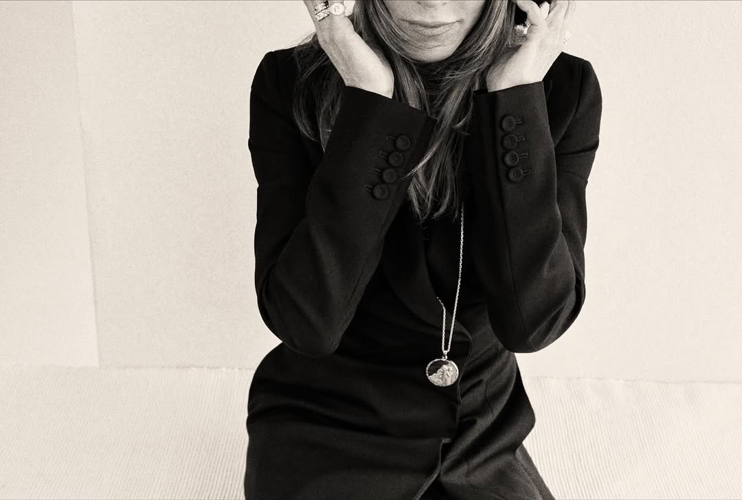 @bazaaruk x @jenniferaniston
Photographer @emmasummerton
Stylist @juliavonboehm
Interview by @franceshedges
Creative Director @zoyakaye
Fashion Director @avrilmair
Entertainment Director @lottielumsden
Acting Entertainment Director @olivia__blair
Photography Director @jeslucy
Hair stylist @mrchrismcmillan @soloartists
Make-up artist @maryphillips @highlightartists
Manicurist @nailsbydiem @startouchagency
Set design @robertdoran_ @frankreps
Production @viewfindersnyla