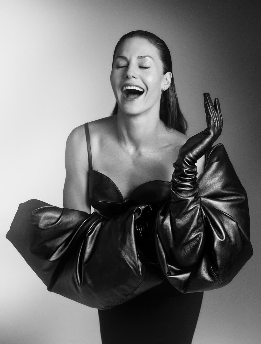 pour @galafr @natashaandrews 
Photographe – @nelsonsimoneau 
Stylisme – @alexelbim 
Make Up – @lisalegrand_makeup 
Coiffure  – @marcorsatelli 
Gala team – @norasahli @beatricethivendgrignola 
Post-production – @wearechicparis