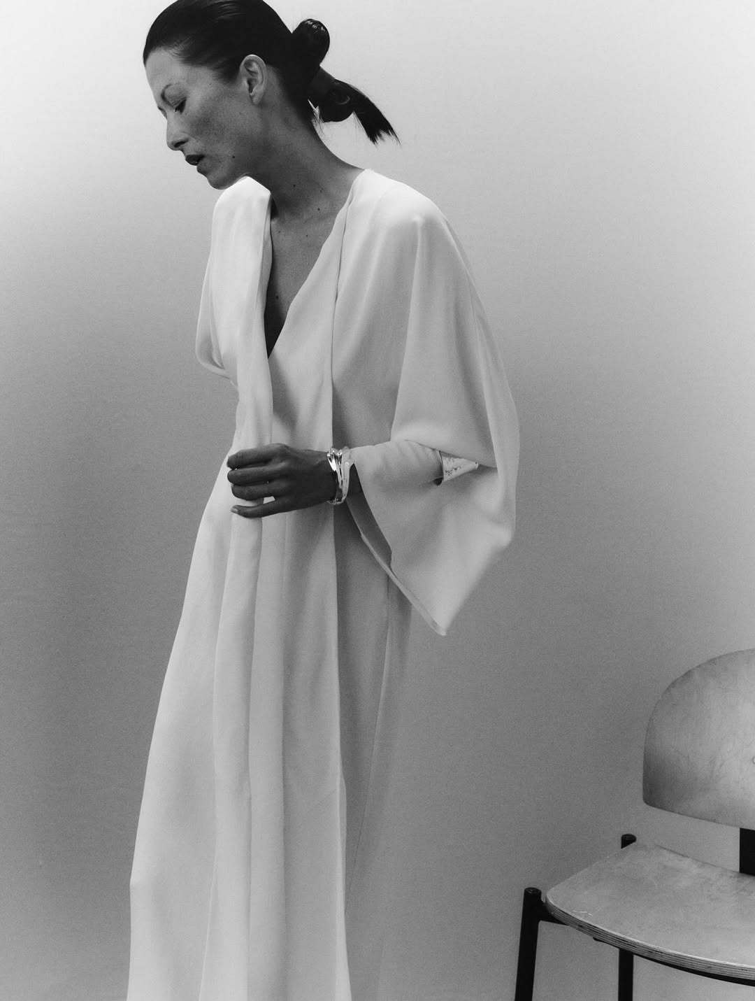 @zara Into The Process feat. @angelarey

Photographer @hannatveite
Stylist @gabriellemarceca
Hair @lucas.a.wilson
Makeup @cyndlekomarovski
Nails @makinaill
Set Designer @nicholasdesjardins
Lighting Director @sebastiano_arpaia
Produced by COUNSEL

Thanks @saragarvi and @mariaruano_ser