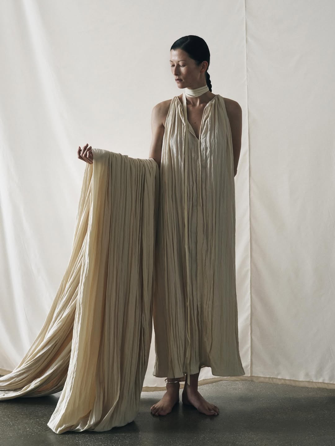 @zara Into The Process feat. @angelarey

Photographer @hannatveite
Stylist @gabriellemarceca
Hair @lucas.a.wilson
Makeup @cyndlekomarovski
Nails @makinaill
Set Designer @nicholasdesjardins
Lighting Director @sebastiano_arpaia
Produced by COUNSEL

Thanks @saragarvi and @mariaruano_ser