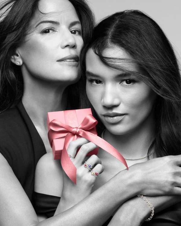 Pandora Holiday by @craigmcdeanstudio