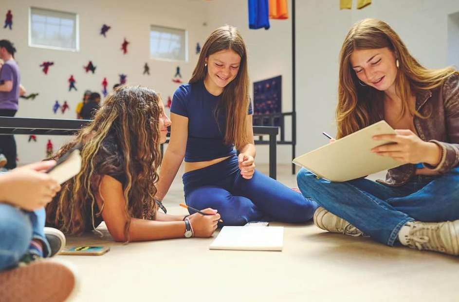 <a href="/will-hartley">Will Hartley</a> X Public Art Fund <span style="text-transform: none; white-space: nowrap;">Dec. 25</span>