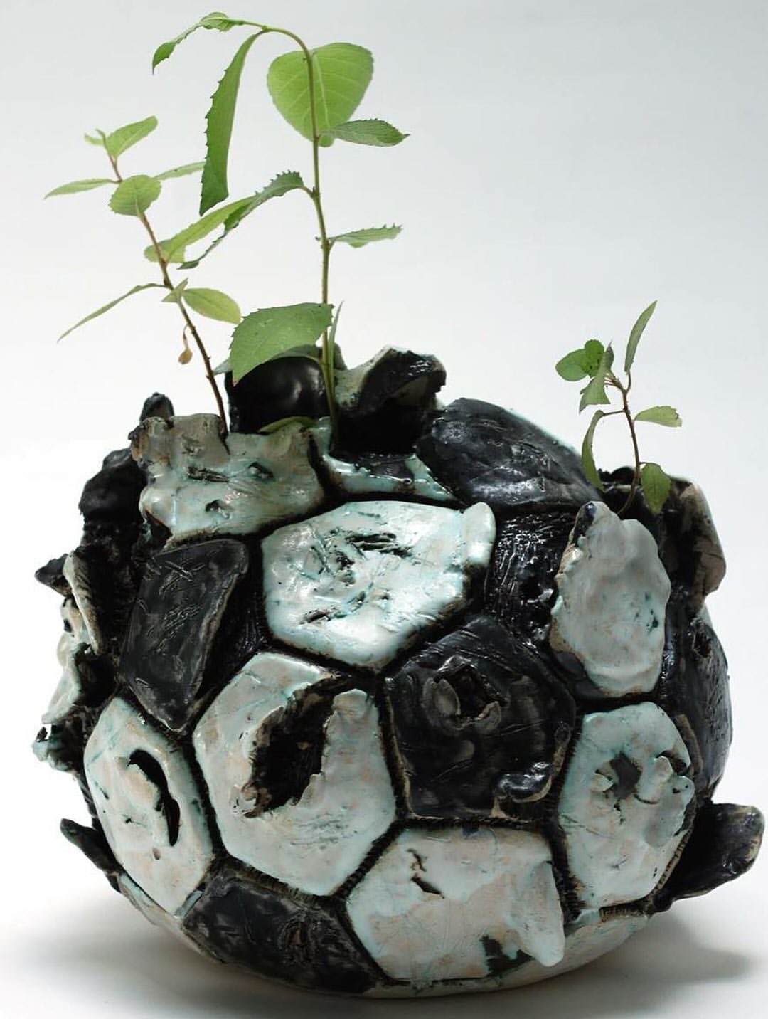 @damienmoulierac ‘s sculptural language delves into the space between material and spirit. Each creation investigates contrasts - permanence and decay, mass and void, stillness and movement - revealing how emotion can inhabit form and transcend matter.