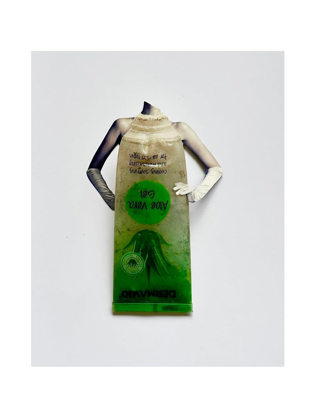 @smallditch alchemizes the ephemeral into elegance. Using fragments gathered from everyday life, she composes miniature worlds of design that exist between chance and intention. Her work reveals the poetry of impermanence — a meditation on beauty, transience & the subtle sophistication found in what is easily overlooked.