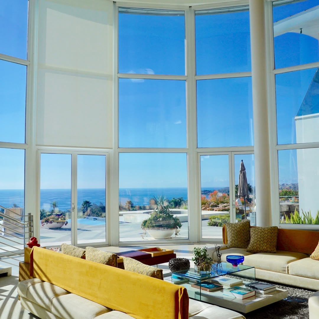 Produced by WORLDLOCATIONS
KANDALL JENNER f...