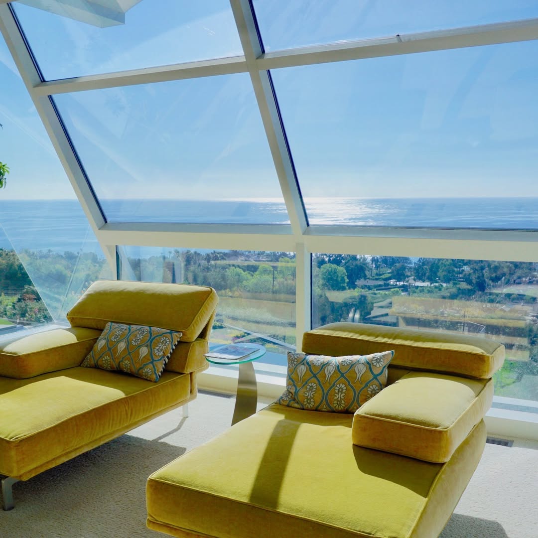 Produced by WORLDLOCATIONS
KANDALL JENNER f...